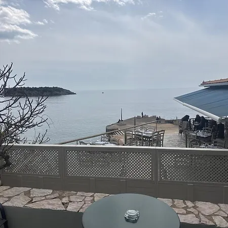 아파트호텔 Gorgones, Sea-front, Great View 3*