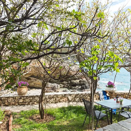 아파트호텔 Gorgones, Sea-front, Great View 3*