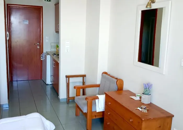 Gorgones, Sea-front, Great View Апарт-отель Кардамили