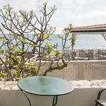 公寓式酒店 Gorgones, Sea-front, Great View 3*