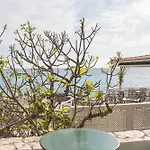 Gorgones, Sea-front, Great View Apart Otel