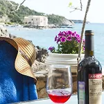 公寓式酒店 Gorgones, Sea-front, Great View 3*