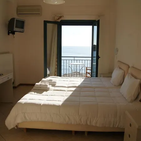 Gorgones, Sea-front, Great View Aparthotel *