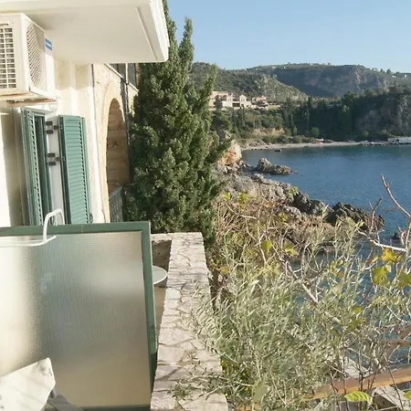 Gorgones, Sea-front, Great View Aparthotel