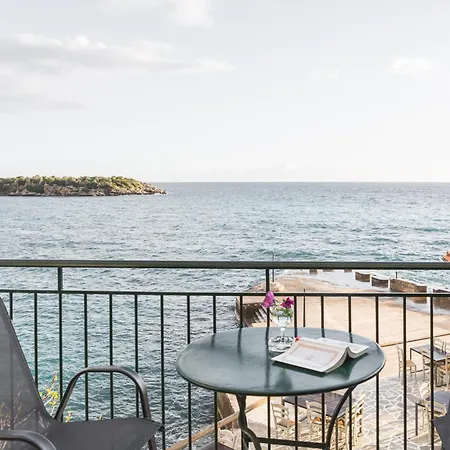 Gorgones, Sea-front, Great View מלון דירות 3*