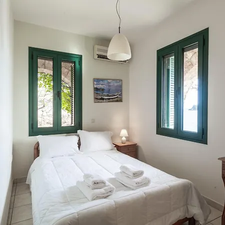 מלון דירות Gorgones, Sea-front, Great View 3*