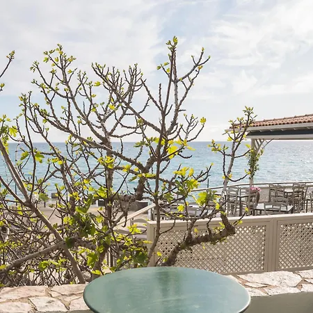 Gorgones, Sea-front, Great View 公寓式酒店