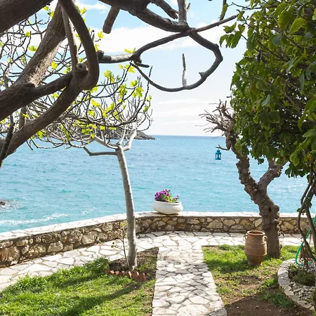 Gorgones, Sea-front, Great View