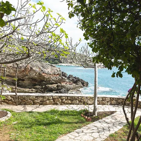公寓式酒店 Gorgones, Sea-front, Great View 3*