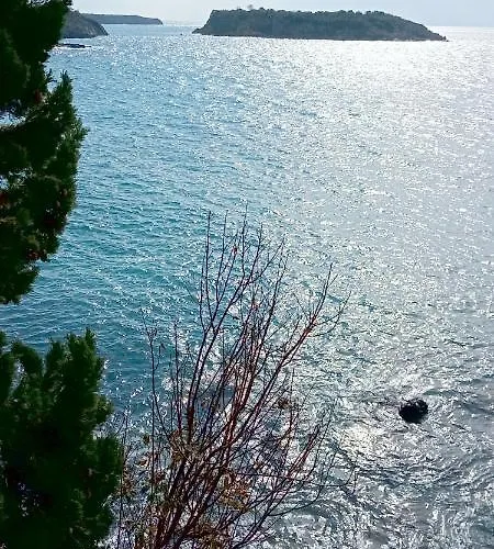Gorgones, Sea-front, Great View מלון דירות קרדמילי
