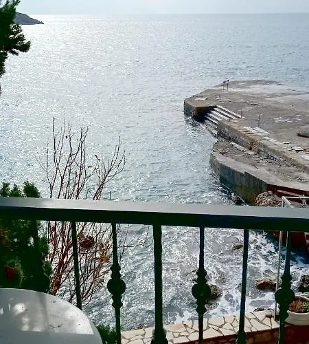 Gorgones, Sea-front, Great View קרדמילי