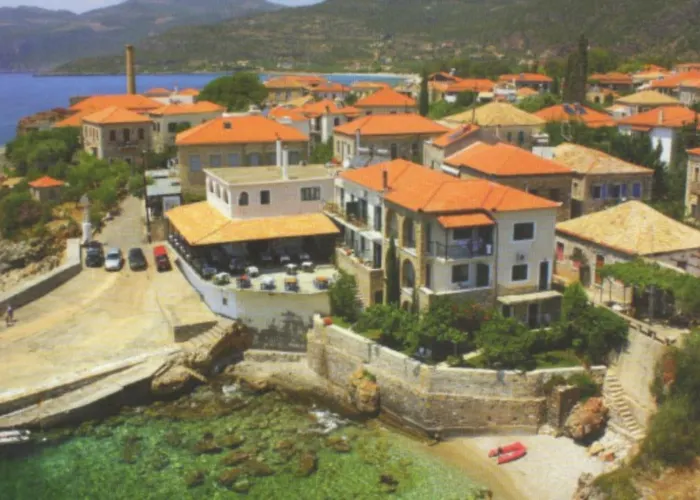 Gorgones, Sea-front, Great View מלון דירות