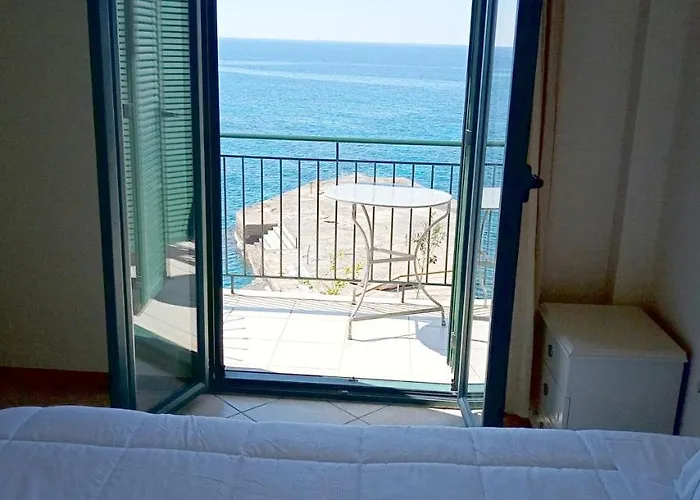 Gorgones, Sea-front, Great View Апарт-отель