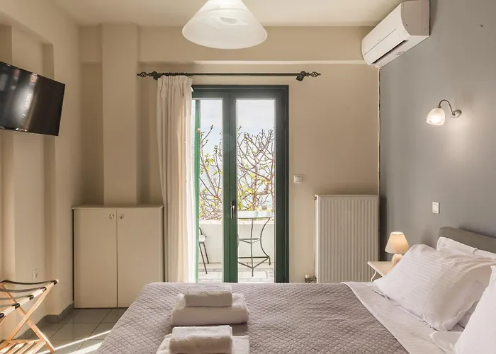 Gorgones, Sea-front, Great View Апарт-отель 3*