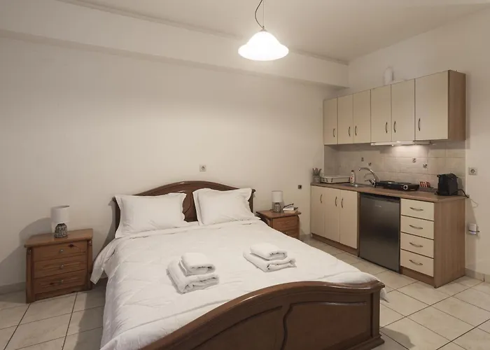 Gorgones, Sea-front, Great View מלון דירות 3*